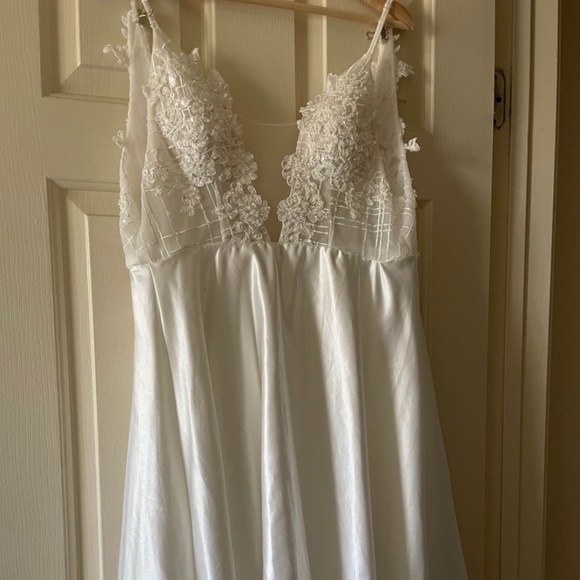 Size 10 Designer Wedding Dress (Mirela Lorgoni Design) - Picture 1 of 5